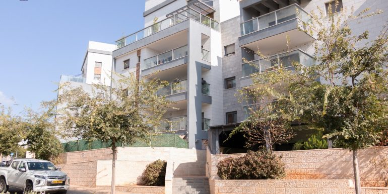 WhatsApp Image 2025-11-17 at 11.48.21 (1)