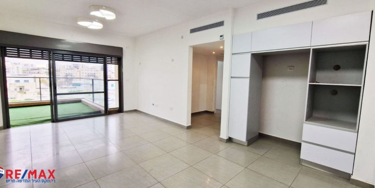 WhatsApp Image 2025-11-24 at 10.37.26 (1)