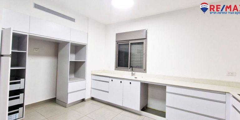 WhatsApp Image 2025-11-24 at 10.37.26 (3)