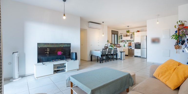 WhatsApp Image 2025-11-30 at 08.07.02