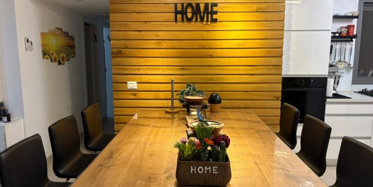 b2ab6306-ca68-45b3-b35c-6cb8eb21faa4