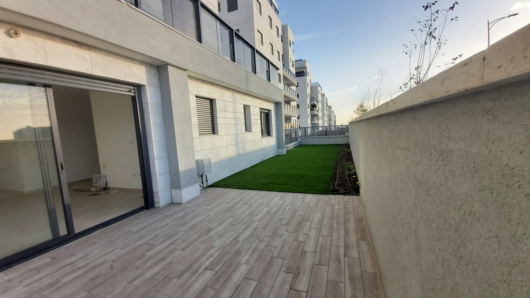 דירת גן חדשה מקבלן